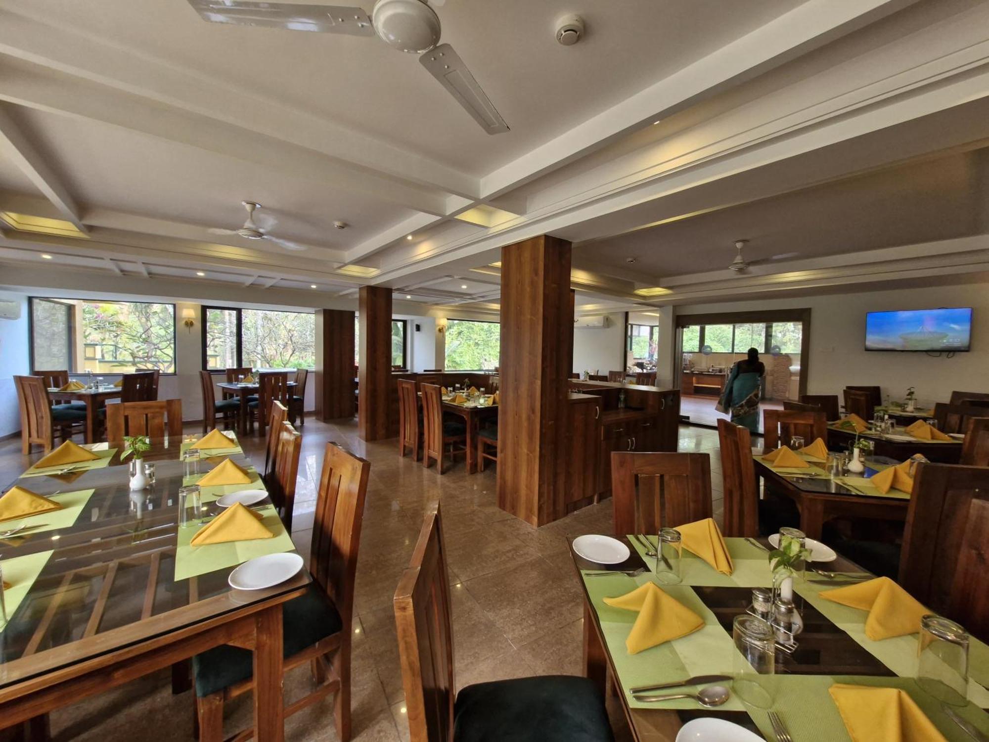 Golden Landmark Green Valley Beach Resort Dona Paula Εξωτερικό φωτογραφία