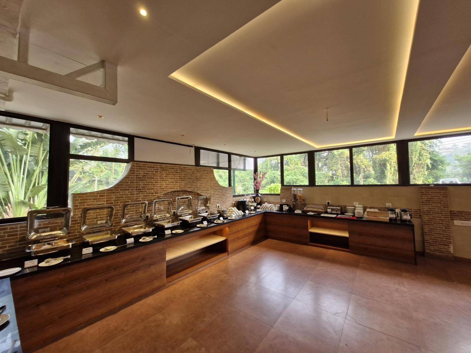 Golden Landmark Green Valley Beach Resort Dona Paula Εξωτερικό φωτογραφία
