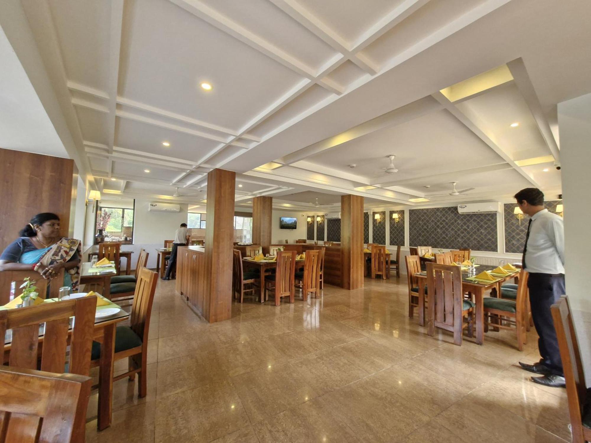 Golden Landmark Green Valley Beach Resort Dona Paula Εξωτερικό φωτογραφία