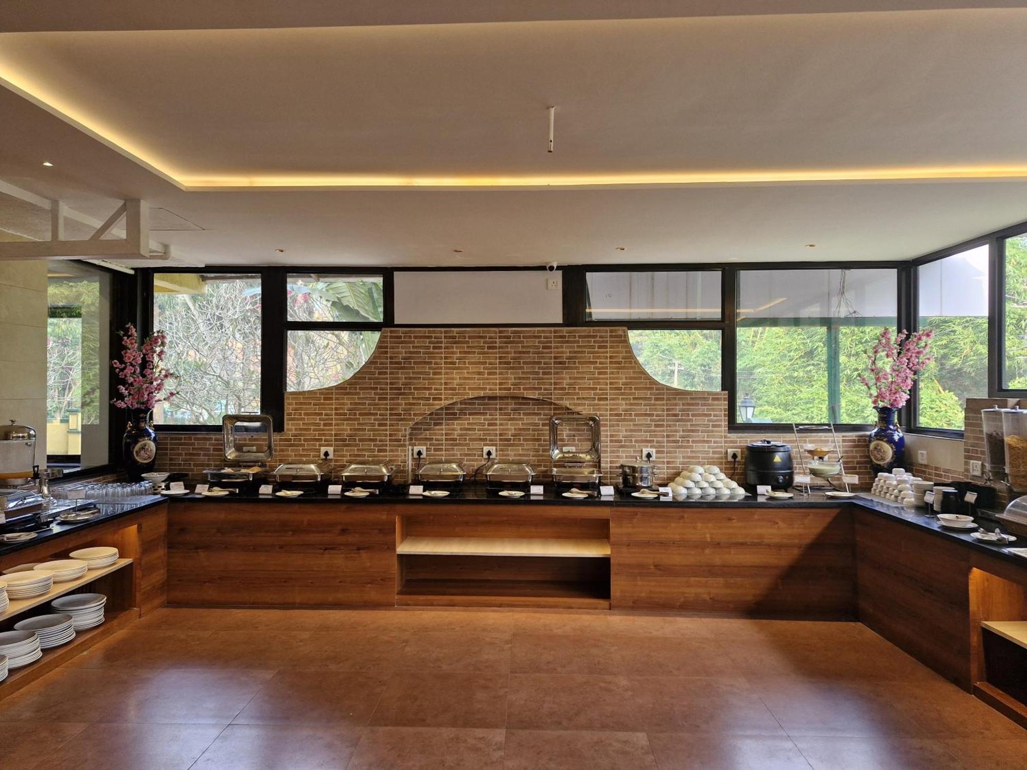 Golden Landmark Green Valley Beach Resort Dona Paula Εξωτερικό φωτογραφία