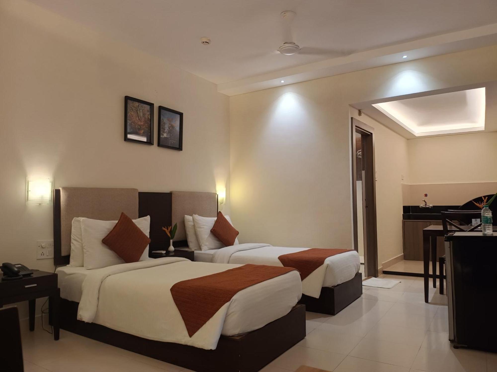 Golden Landmark Green Valley Beach Resort Dona Paula Εξωτερικό φωτογραφία