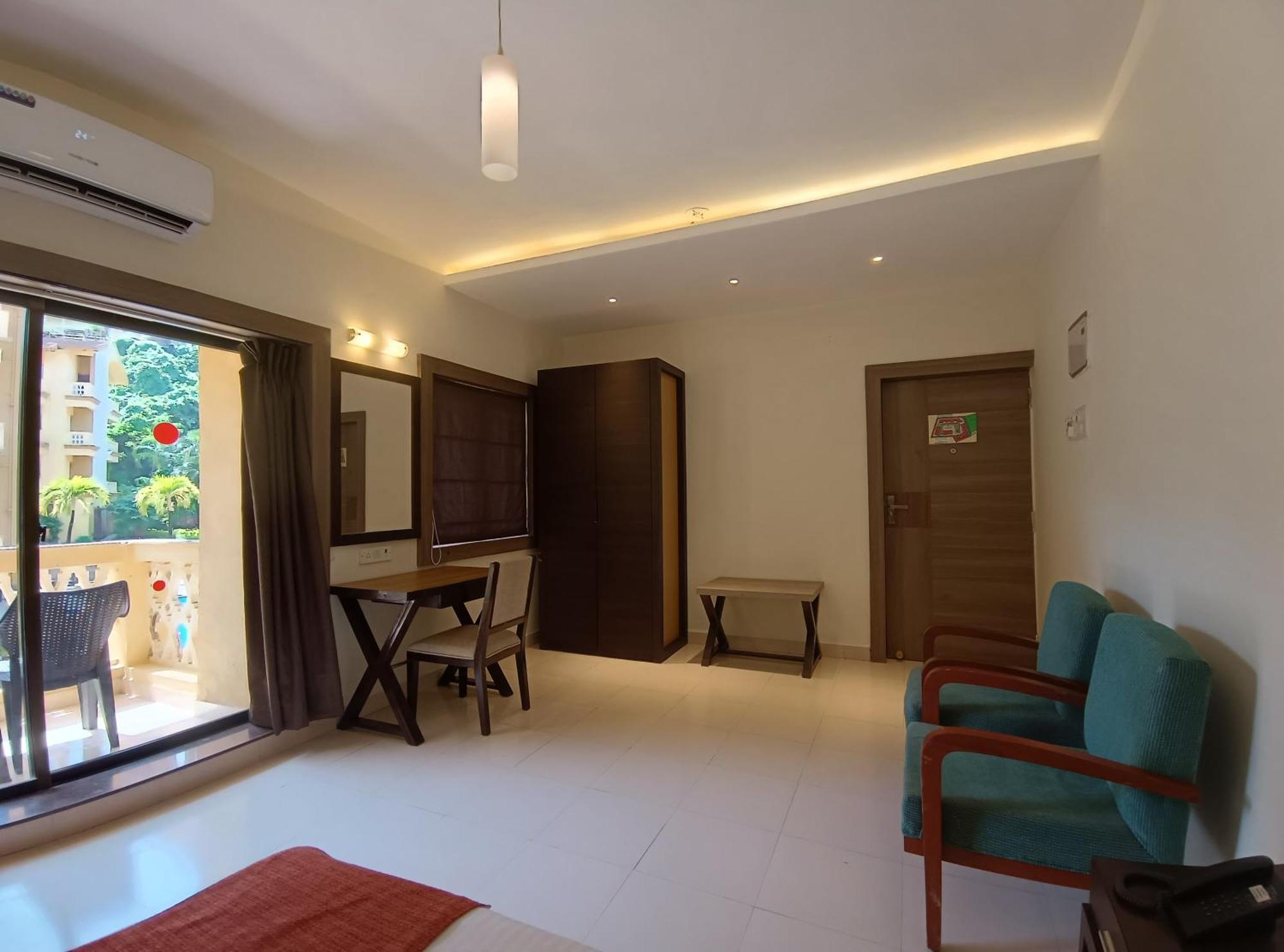 Golden Landmark Green Valley Beach Resort Dona Paula Εξωτερικό φωτογραφία