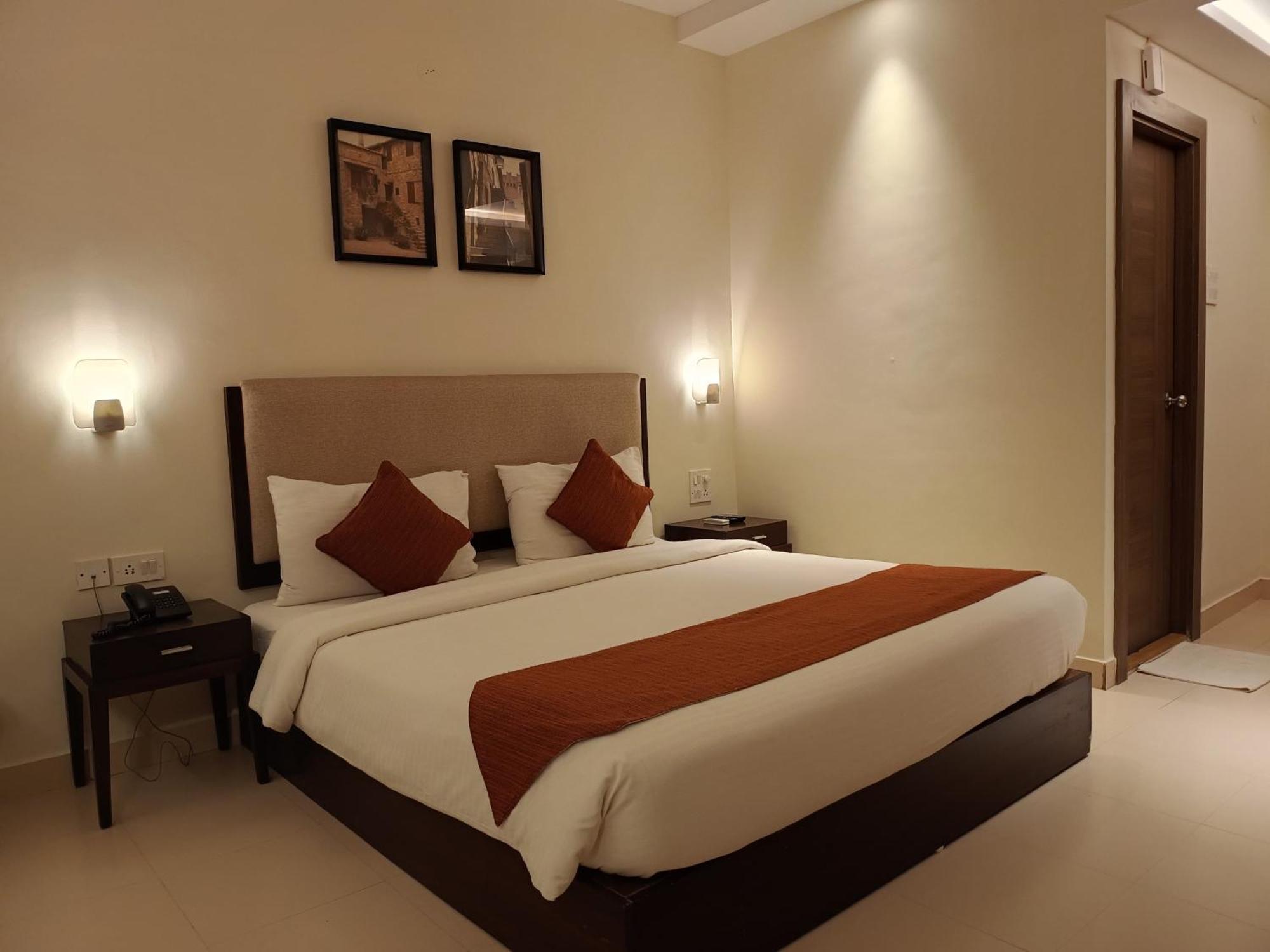 Golden Landmark Green Valley Beach Resort Dona Paula Εξωτερικό φωτογραφία