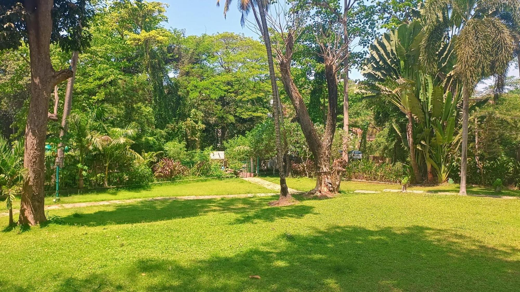 Golden Landmark Green Valley Beach Resort Dona Paula Εξωτερικό φωτογραφία